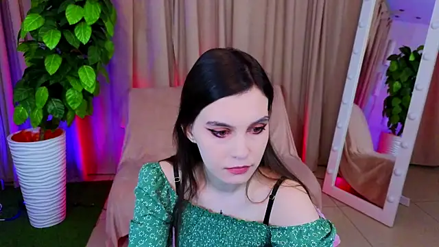 Snapshot of SusieMorris chatting on 03.21.25 SusieMorris online show from 03.21.25