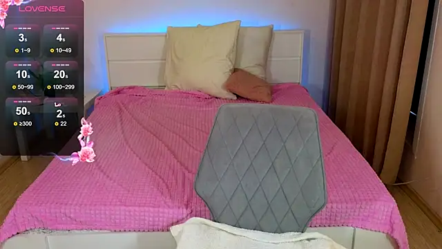 Snapshot of SusieMorris chatting on 03.22.25 SusieMorris online show from 03.22.25