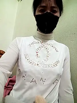 Snapshot of YunLem chatting on 02.13.25 YunLem online show from 02.13.25