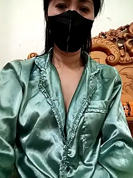 Snapshot of YunLem chatting on 02.26.25 YunLem online show from 02.26.25