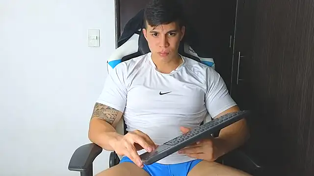 Snapshot of Ethanstill1 chatting on 12.13.24 Ethanstill1 online show from 12.13.24