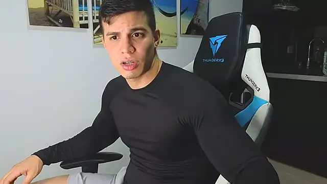 Snapshot of Ethanstill1 chatting on 01.31.25 Ethanstill1 online show from 01.31.25