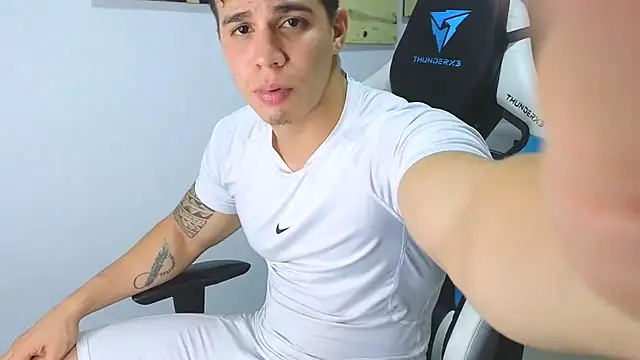 Snapshot of Ethanstill1 chatting on 02.05.25 Ethanstill1 online show from 02.05.25