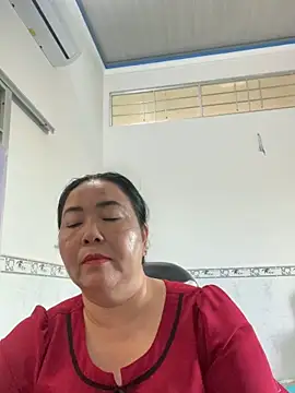 Snapshot of NDith chatting on 02.27.25 NDith online show from 02.27.25