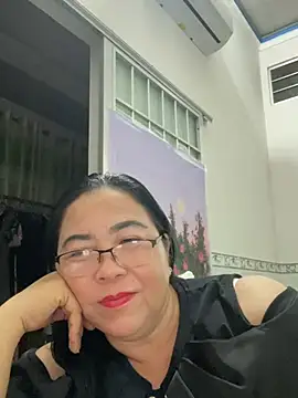 Snapshot of NDith chatting on 02.27.25 NDith online show from 02.27.25