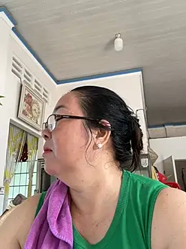 Snapshot of NDith chatting on 02.28.25 NDith online show from 02.28.25