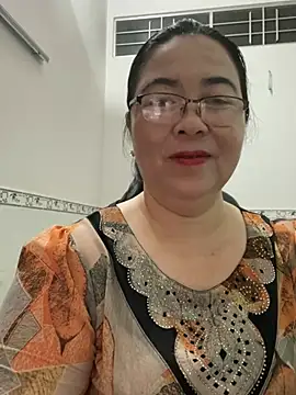 Snapshot of NDith chatting on 02.28.25 NDith online show from 02.28.25