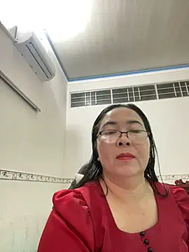 Snapshot of NDith chatting on 02.28.25 NDith online show from 02.28.25