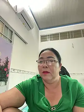 Snapshot of NDith chatting on 03.01.25 NDith online show from 03.01.25