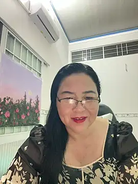 Snapshot of NDith chatting on 03.02.25 NDith online show from 03.02.25