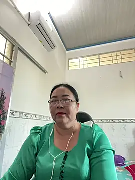 Snapshot of NDith chatting on 03.03.25 NDith online show from 03.03.25