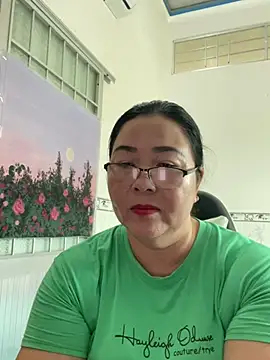 Snapshot of NDith chatting on 03.04.25 NDith online show from 03.04.25