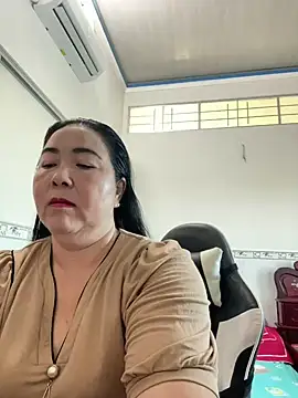 Snapshot of NDith chatting on 03.04.25 NDith online show from 03.04.25