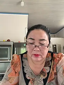 Snapshot of NDith chatting on 03.05.25 NDith online show from 03.05.25