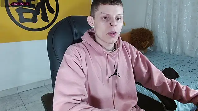 Matthew Boy  online show from 02.26.25