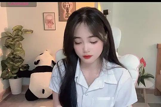 Snapshot of _Aimy_ chatting on 09.17.25 Aimy online show from 09.17.25