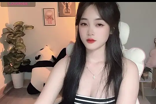 Snapshot of _Aimy_ chatting on 09.19.25 Aimy online show from 09.19.25