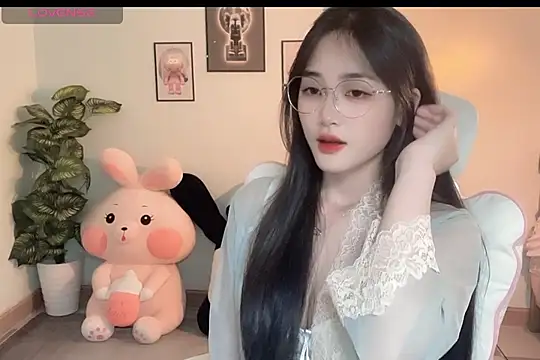 Snapshot of _Aimy_ chatting on 09.25.25 Aimy online show from 09.25.25