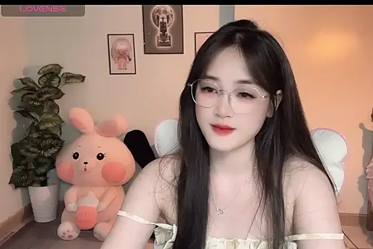 Snapshot of _Aimy_ chatting on 09.28.25 Aimy online show from 09.28.25