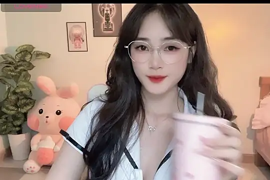 Snapshot of _Aimy_ chatting on 10.12.25 Aimy online show from 10.12.25
