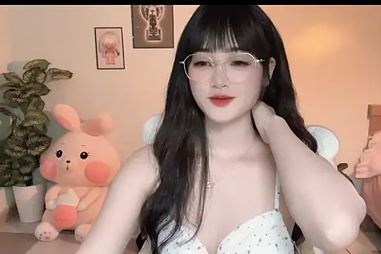 Snapshot of _Aimy_ chatting on 10.13.25 Aimy online show from 10.13.25