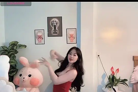 Snapshot of _Aimy_ chatting on 10.17.25 Aimy online show from 10.17.25