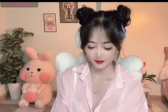 Snapshot of _Aimy_ chatting on 10.17.25 Aimy online show from 10.17.25