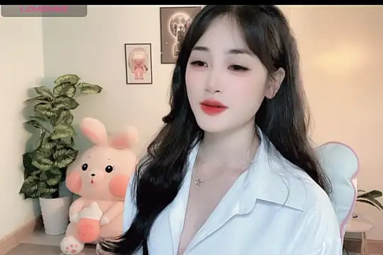 Snapshot of _Aimy_ chatting on 10.20.25 Aimy online show from 10.20.25