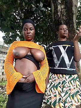 Snapshot of Xtra_bootie chatting on 11.07.25 Xtra bootie online show from 11.07.25