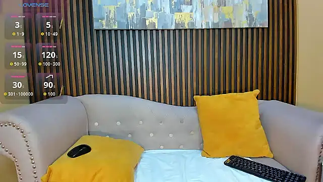 Nahiajhonson  online show from 10.24.25