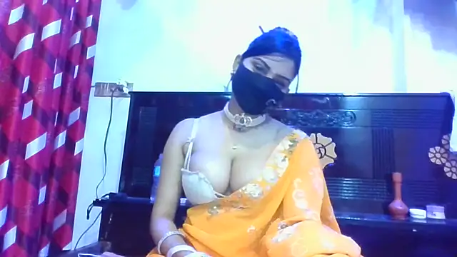 Snapshot of mariyaqueen chatting on 03.10.25 mariyaqueen online show from 03.10.25