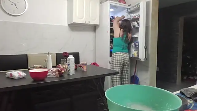 Snapshot of milfmomxx chatting on 12.12.24 milfmomxx online show from 12.12.24