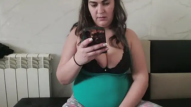 Snapshot of milfmomxx chatting on 01.20.25 milfmomxx online show from 01.20.25