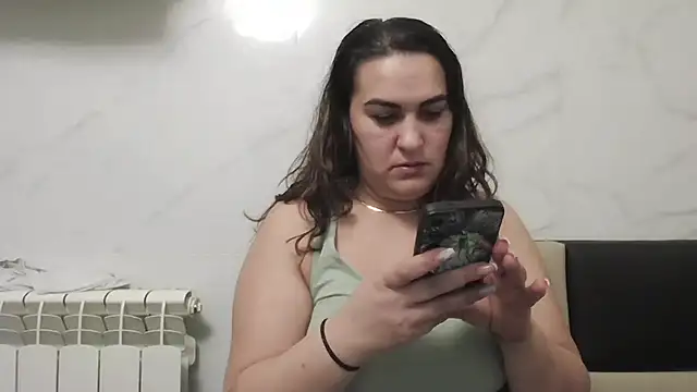 Snapshot of milfmomxx chatting on 02.26.25 milfmomxx online show from 02.26.25