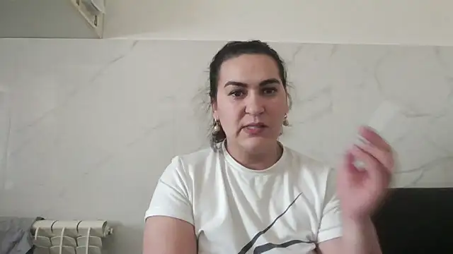 Snapshot of milfmomxx chatting on 03.22.25 milfmomxx online show from 03.22.25