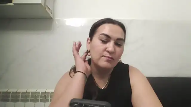 Snapshot of milfmomxx chatting on 09.25.25 milfmomxx online show from 09.25.25