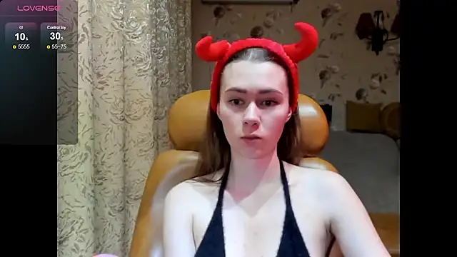 Snapshot of MadeleineWiliams chatting on 10.14.25 MadeleineWiliams online show from 10.14.25