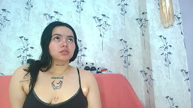 Snapshot of Mia_candy_0 chatting on 02.08.25 Mia candy 0 online show from 02.08.25