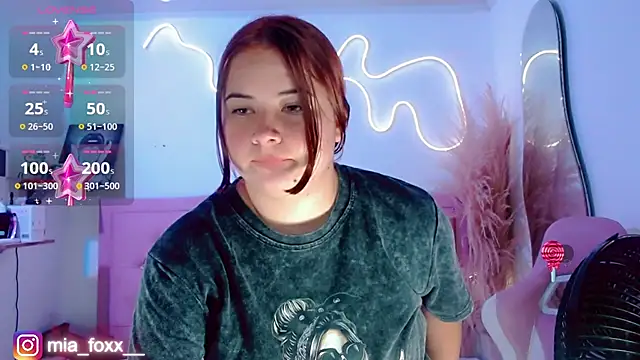 Snapshot of Mia_foxx_ chatting on 10.12.25 Mia foxx online show from 10.12.25