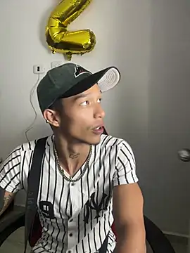 Snapshot of TommyGun_22 chatting on 03.21.25 TommyGun 22 online show from 03.21.25