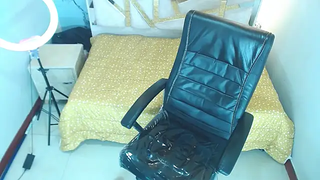 Snapshot of Salome_Milf202 chatting on 11.12.25 Salome Milf202 online show from 11.12.25