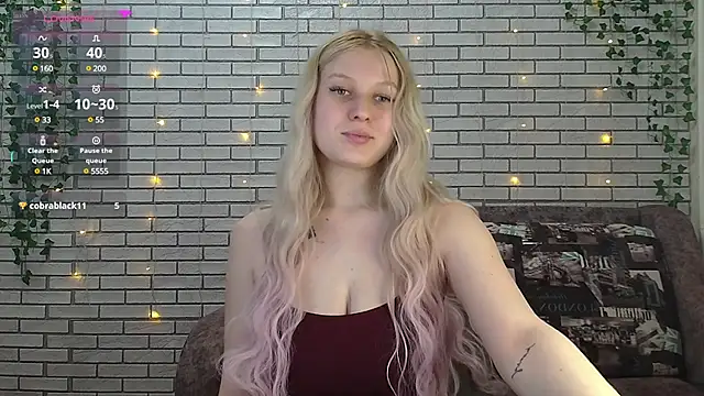 Snapshot of EmiliaDuchess chatting on 12.04.24 EmiliaDuchess online show from 12.04.24