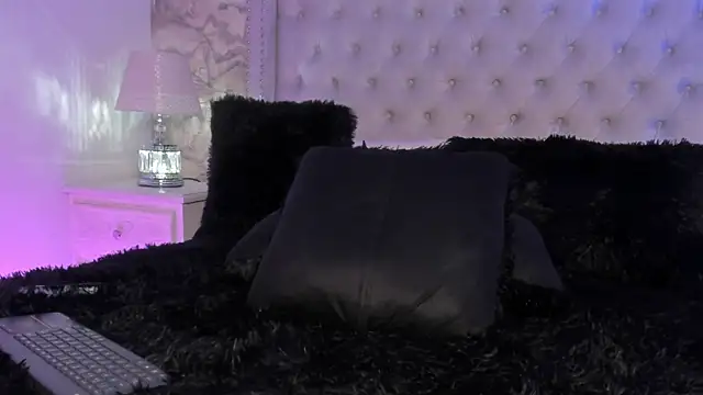 Snapshot of Kev_jenner chatting on 02.07.25 Kev jenner online show from 02.07.25