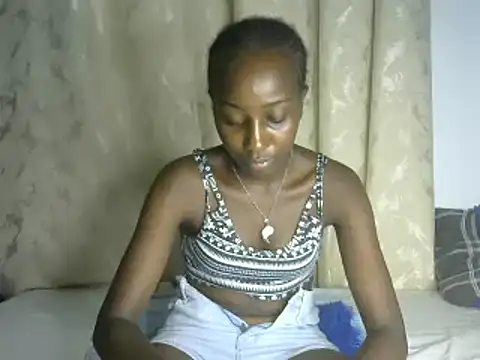 Snapshot of Naughty_petyte chatting on 12.02.24 Naughty petyte online show from 12.02.24