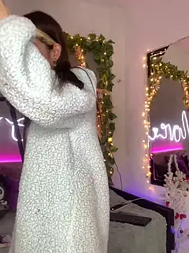 Snapshot of YouliteSllut2 chatting on 12.24.24 YouliteSllut2 online show from 12.24.24