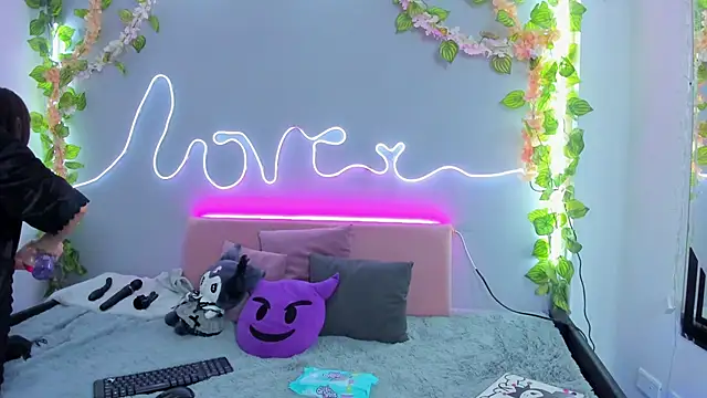 Snapshot of YouliteSllut2 chatting on 01.03.25 YouliteSllut2 online show from 01.03.25