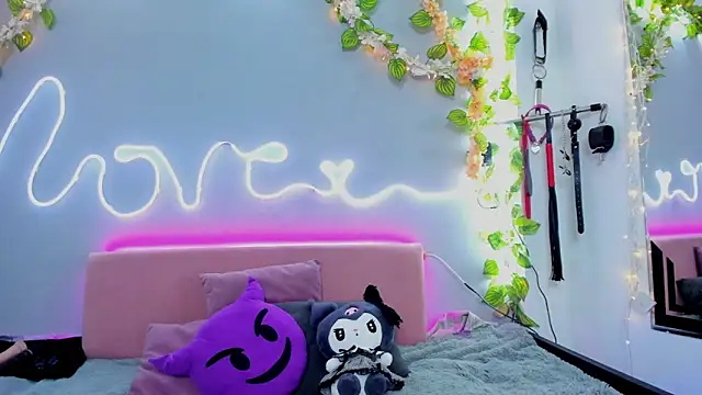 Snapshot of YouliteSllut2 chatting on 01.16.25 YouliteSllut2 online show from 01.16.25