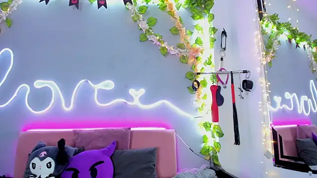 Snapshot of YouliteSllut2 chatting on 02.12.25 YouliteSllut2 online show from 02.12.25