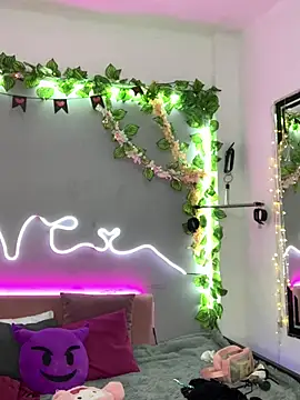 Snapshot of YouliteSllut2 chatting on 03.14.25 YouliteSllut2 online show from 03.14.25