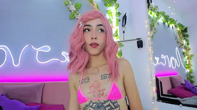 Snapshot of YouliteSllut2 chatting on 03.19.25 YouliteSllut2 online show from 03.19.25